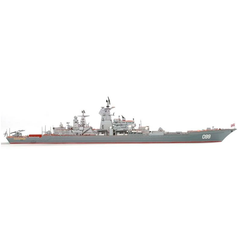 Сборная модель 9017 Крейсер Петр Великий маштаб 1:70